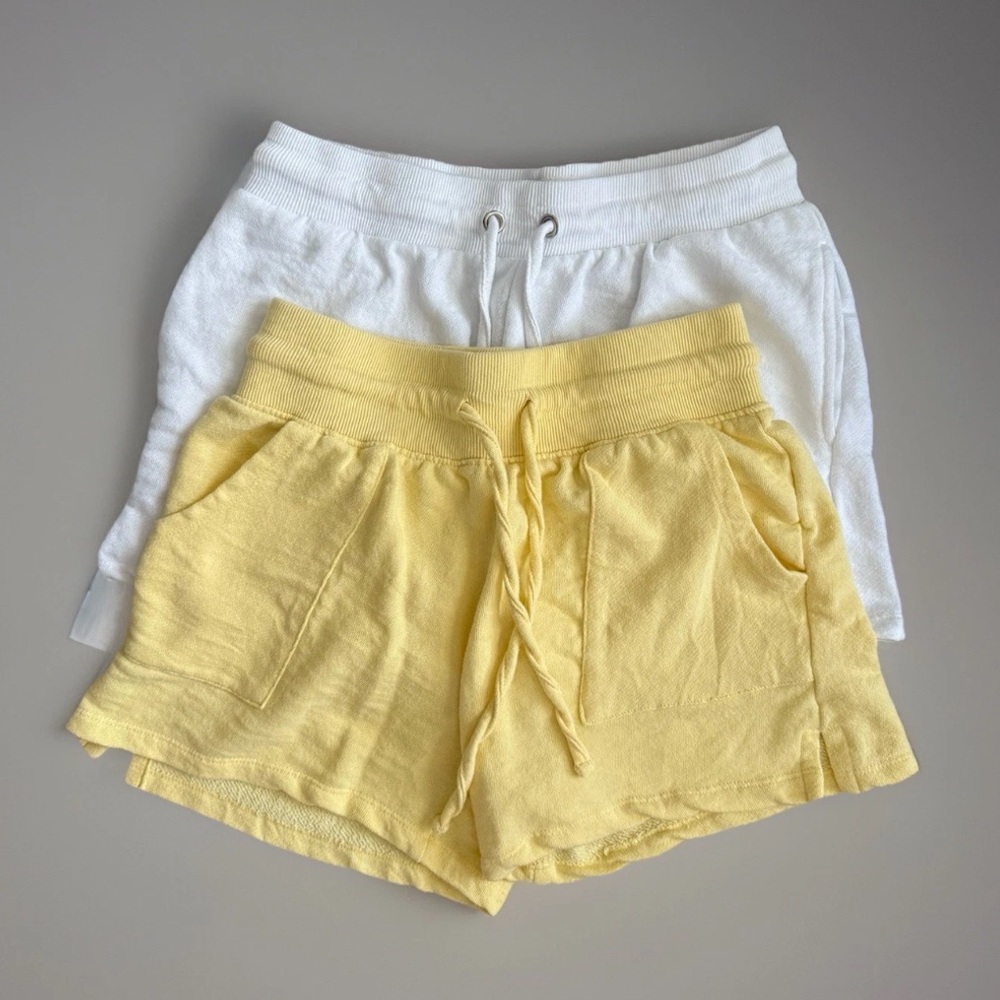 The Sweatshirt Project Casual Shorts Lot Of 2 Women’s Size Medium Yellow, White